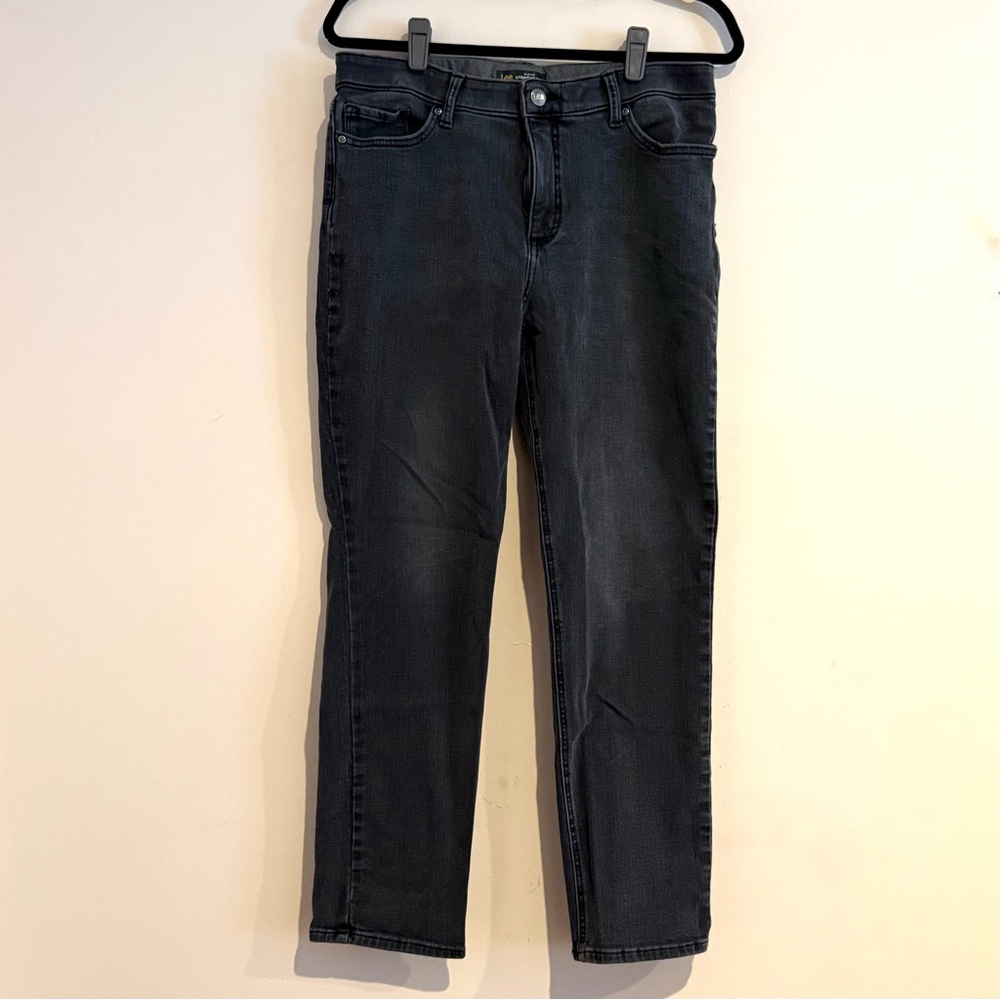 Lee size 14 Womens Jeans, Black, Straight Leg Slim Fit 1% Spandex No Waist Gap!